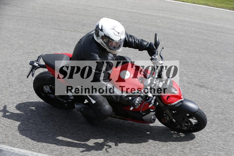 /Archiv-2024/29 12.06.2024 MOTO.CH Track Day ADR/Gruppe blau/unklar